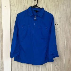 Zac & Rachel Petite Large Blue 1/2 sleeve blouse. Zips down front